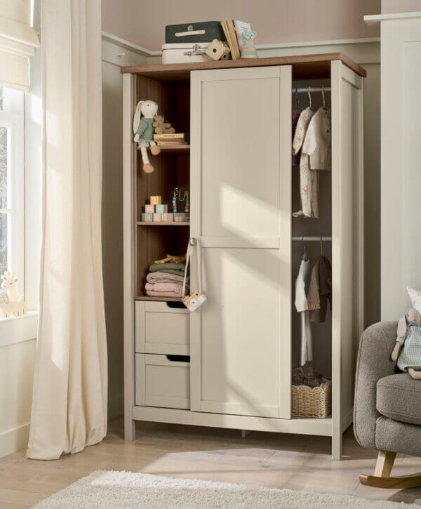 WRHLA0100_Harwell Cashmere Lifestyle_Wardrobe_Hero2 WRHLA0100_Harwell Cashmere Lifestyle_Wardrobe_Hero2