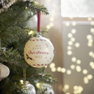 XM_Glass_Bauble__Neutral_Christmas__Lifestyle_Hero ()