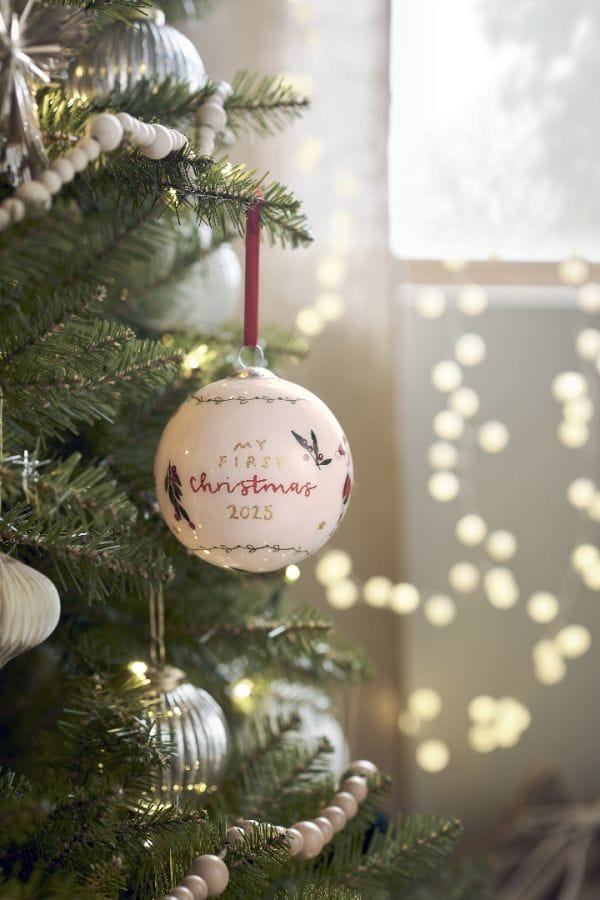 JP_Glass_Bauble__Pink_Christmas__Lifestyle_Hero