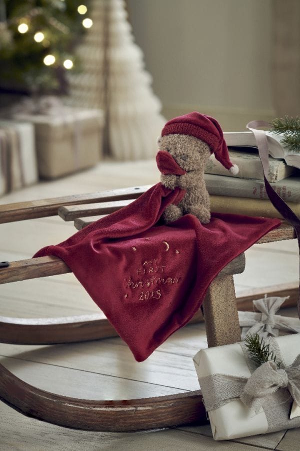 XM_Comforter_Bear_Red__Christmas__Lifestyle_Hero