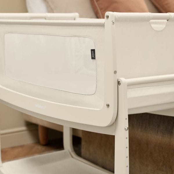 snuzpod5 bedside crib cashmere . Snüz_Snuzpod_Lifestyle_Detail_Cashmere