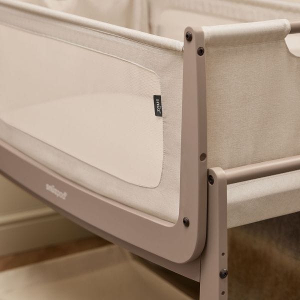 snuzpod5 bedside crib mocha . Snüz_Snuzpod_Lifestyle_Detail_Mocha