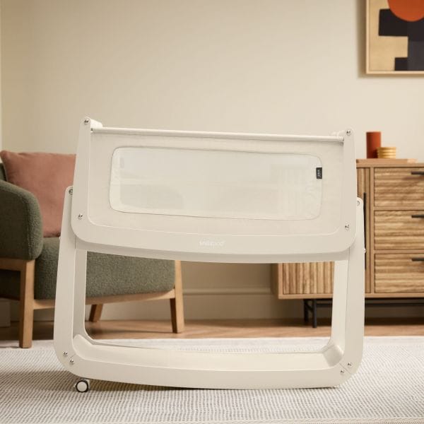 snuzpod5 bedside crib cashmere . Snüz_Snuzpod_Lifestyle_Incline_Cashmere