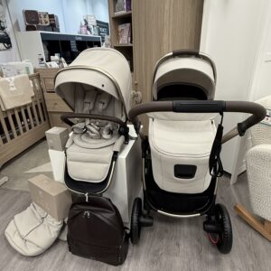 Ocarro2 Pram & carrycot with accessories - ex display